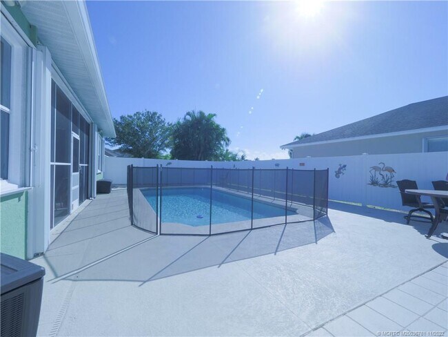 Building Photo - 482 NW Emilia Way
