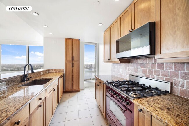 Foto del edificio - 217 E 96th St