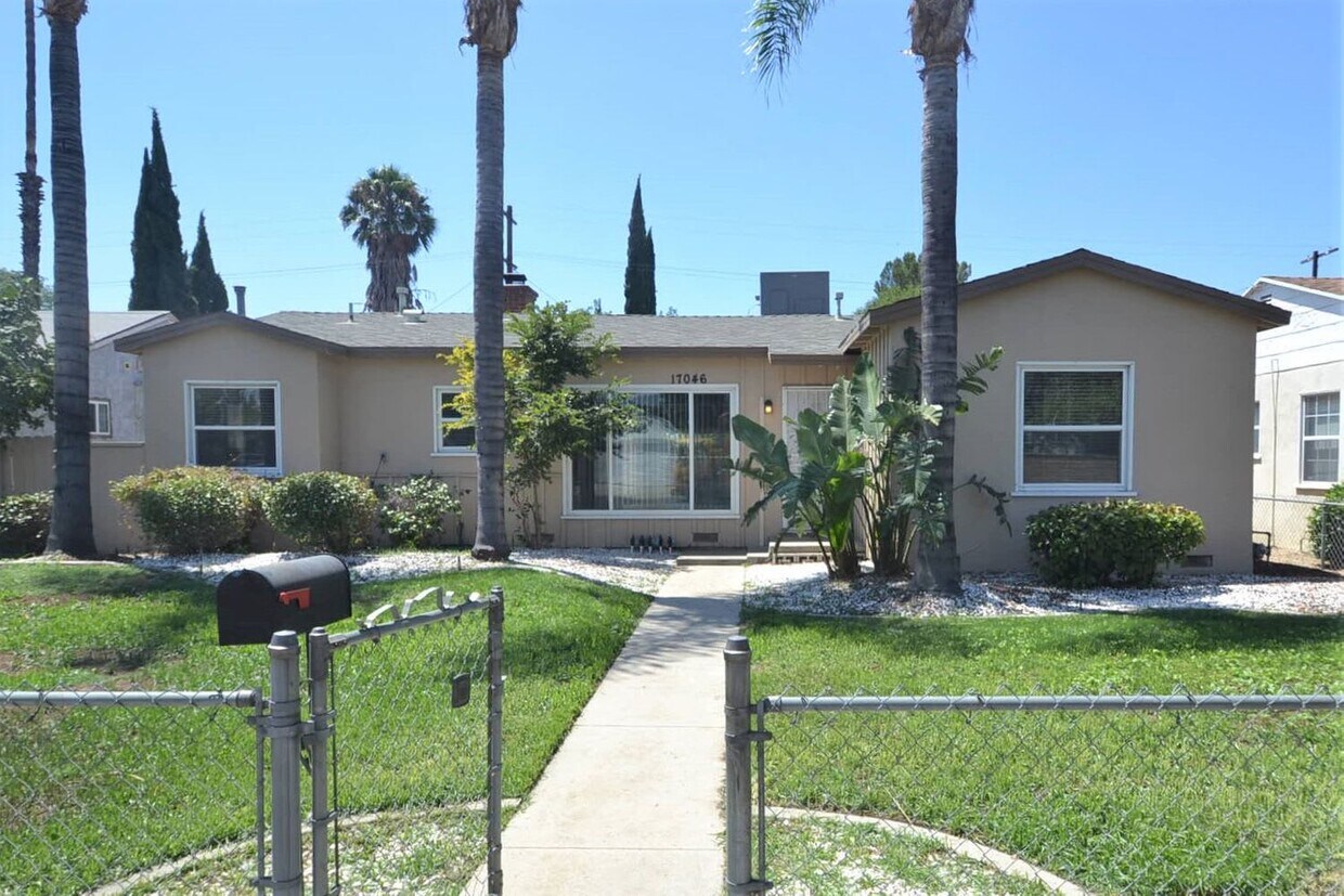 Foto principal - 17046 Saticoy St