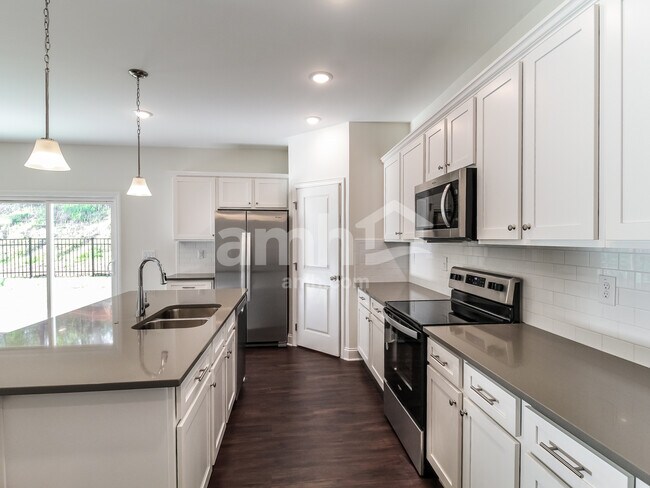 Foto del edificio - 5192 Blue Mountain Dr