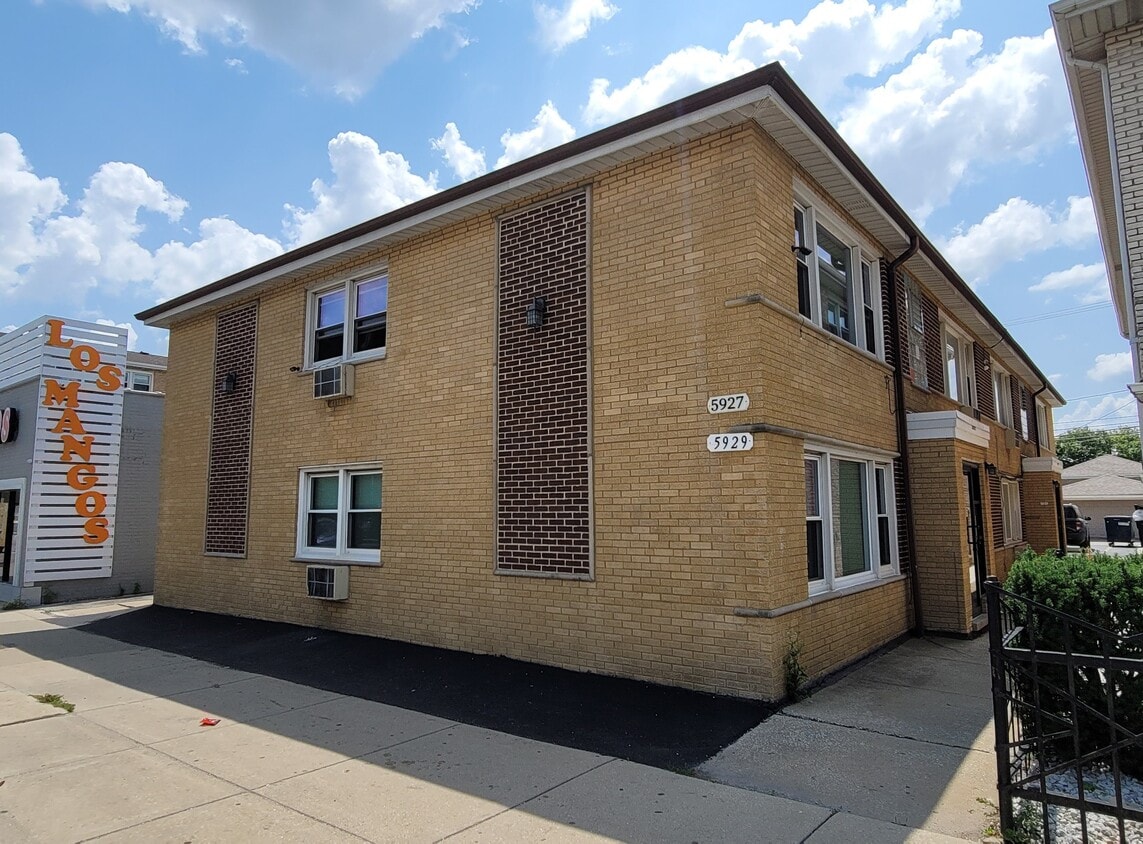 5929 W 63rd St Unit 2A, Chicago, IL 60638 Room for Rent in Chicago