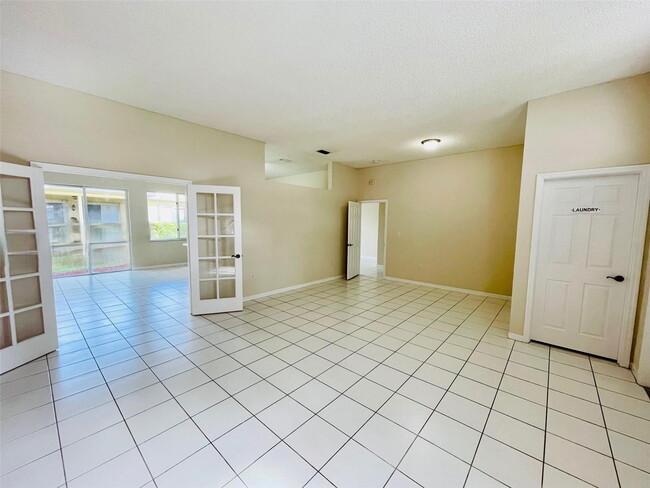 Foto del edificio - 2645 SE 5th Ct