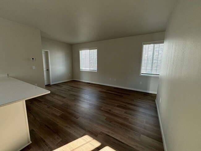 Foto del edificio - NEW CONSTRUCTION - 3 bdrm/2 bath townhomes...