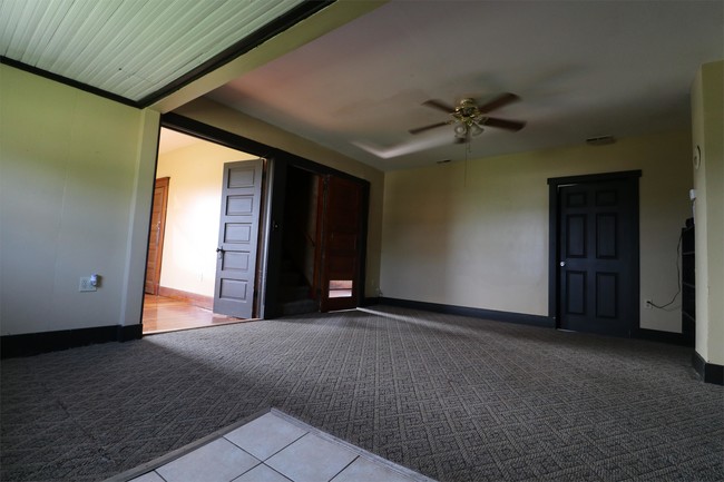 Building Photo - 11762 Clarks Creek Rd