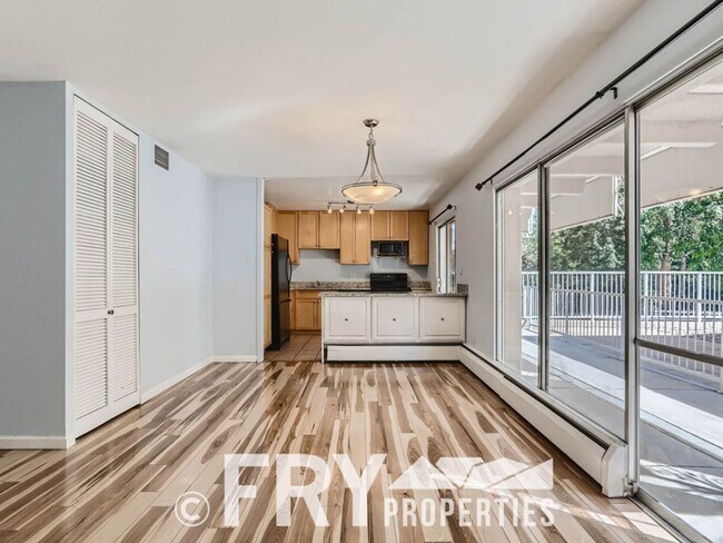 Foto del edificio - Great Condo off Cheeseman Park