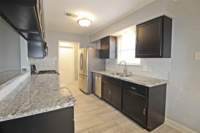 Building Photo - 13111 Sherwood Oaks Dr