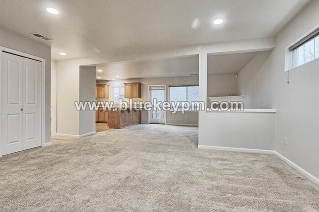 Building Photo - Unique 4 Bed, 2.5 Bath Home Near Burnt Bridge Creek Path