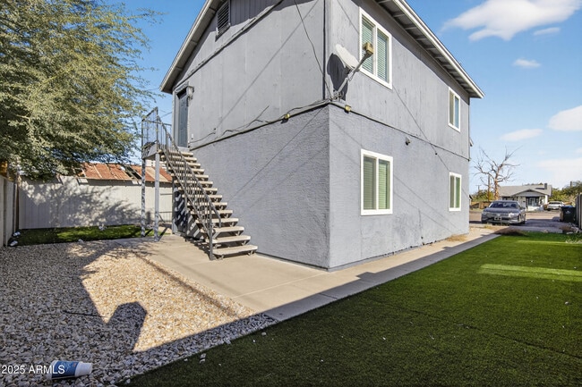 Building Photo - 1110 N 10th St