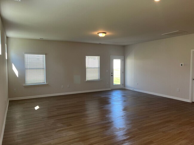 Building Photo - Beautiful Ranch Home in Sanford, Available...