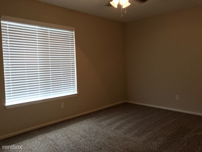 Building Photo - 2 br, 1 bath Townhome - 2311 DE Lee St