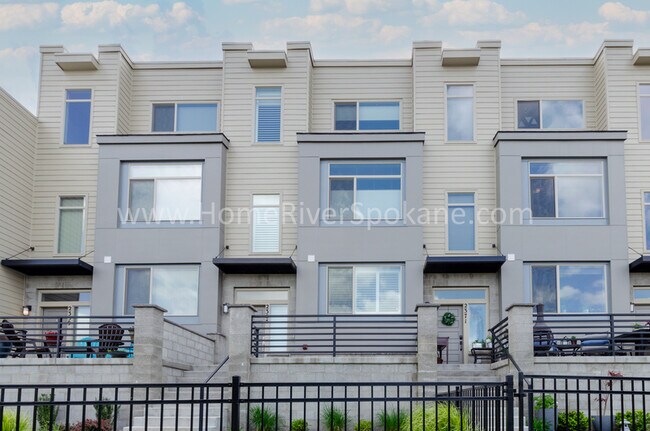 Building Photo - 2365 W Summit Pkwy