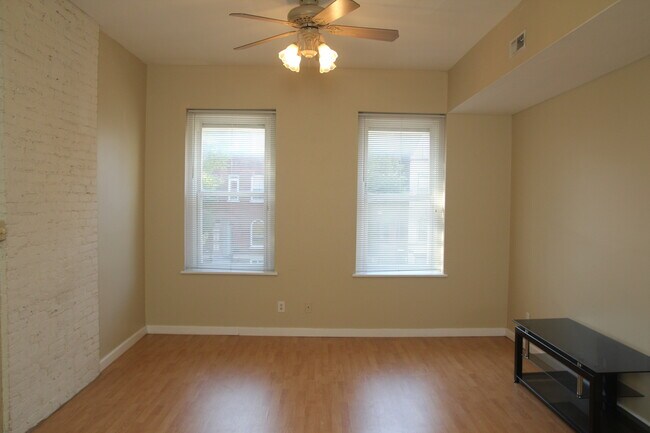 Foto del edificio - 1718 S Tucker Blvd