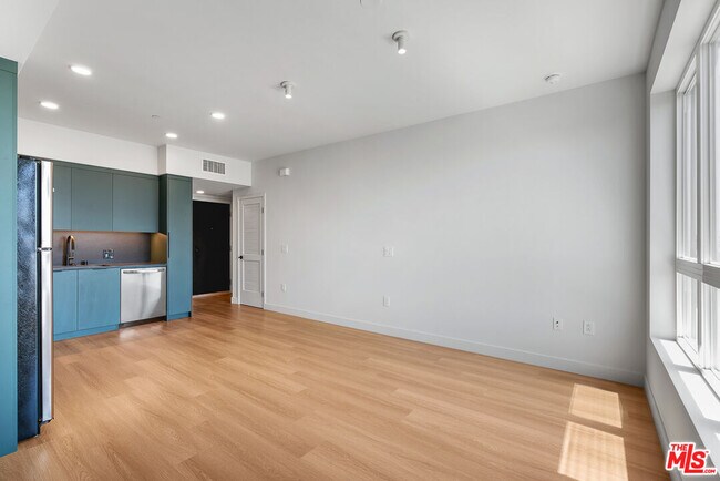 Foto del edificio - 10601 Washington Blvd