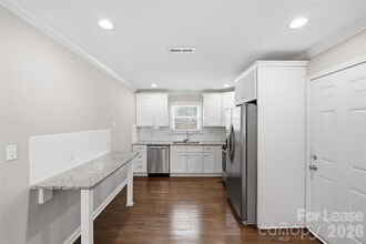 Building Photo - 2521 Dora Dr