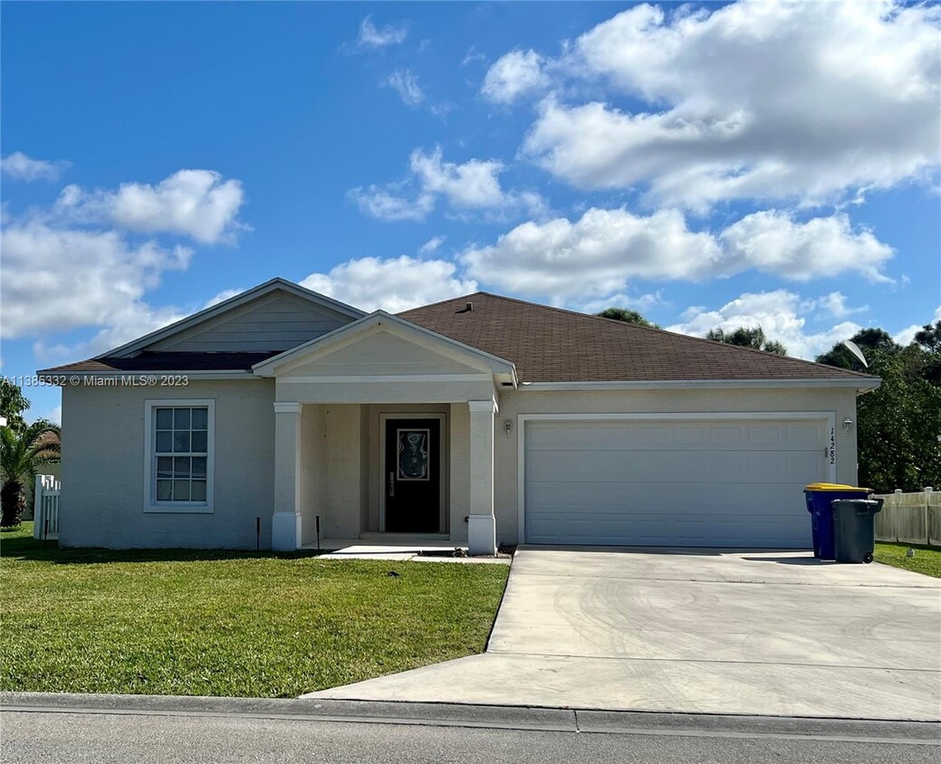 Primary Photo - 14282 SW Sandy Oaks Loop