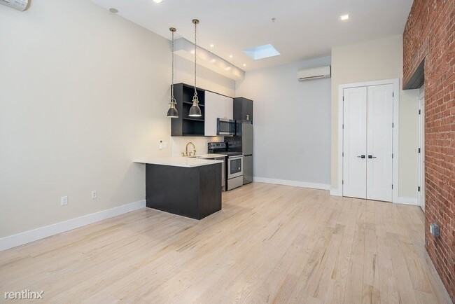 Building Photo - 2 br, 1 bath Apartment - 609 Communipaw Ave