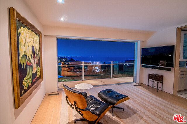 Building Photo - 467 Paseo Miramar