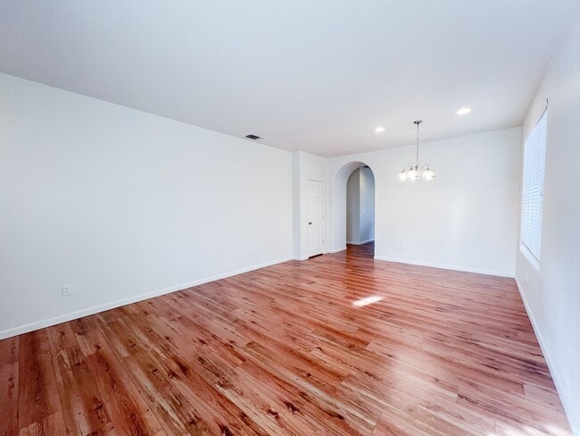 Building Photo - 4 Bedroom - Single Story Home in Cresleigh...