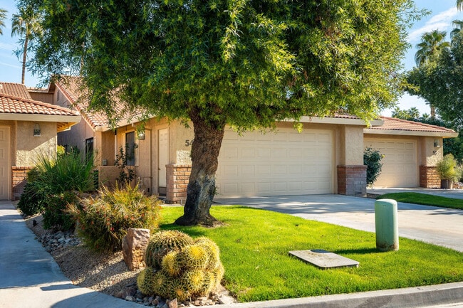 Building Photo - 54 Maximo Way