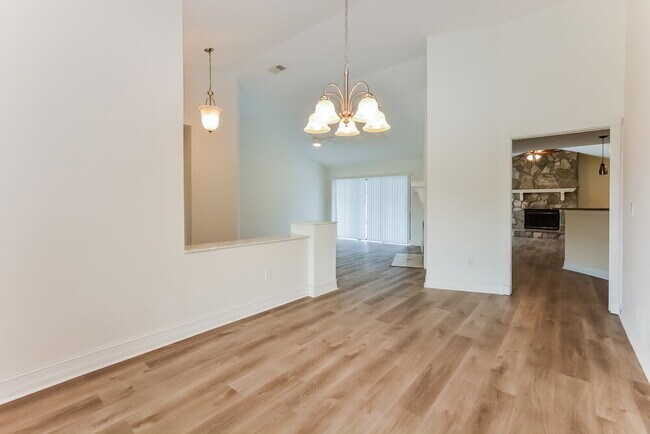 Foto del edificio - 748 Tomlinson Terrace