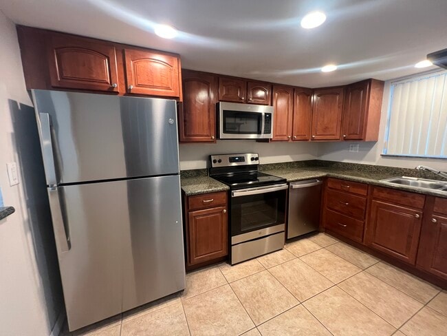 Modern Kitchen - 9371 Fontainebleau Blvd