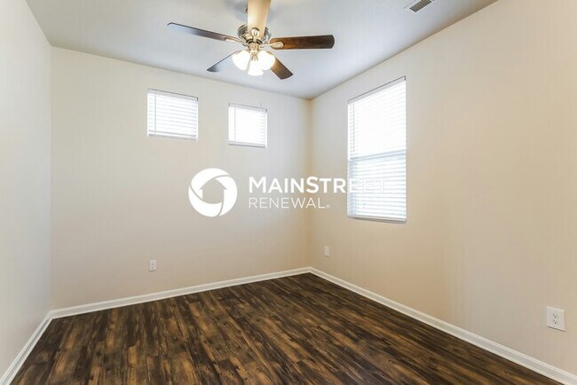 Foto del edificio - 3 Bedroom Pet-Friendly Home in LOUISVILLE, KY with Main Street Renewal