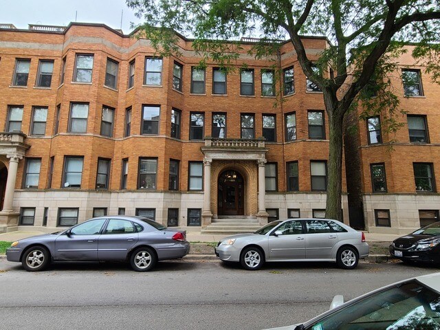 Building Photo - 1023 W Balmoral Ave