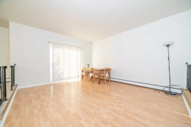 Foto del edificio - 90-33 Springfield Blvd