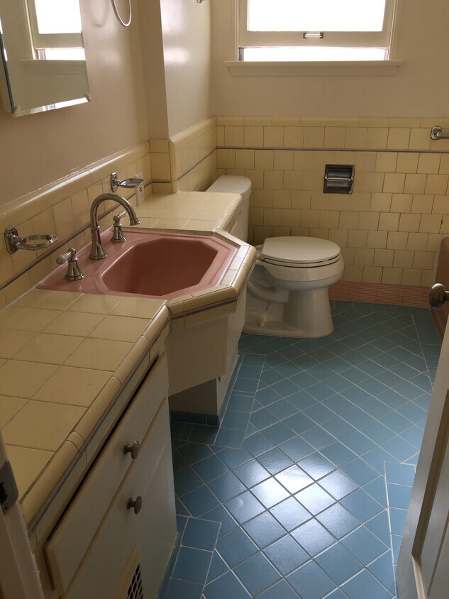 Bathroom - 4042 Los Feliz Blvd