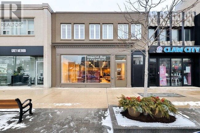 Photo du bâtiment - 333 Lakeshore Rd E