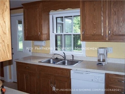 Building Photo - 4400 W 72nd - Adorable!