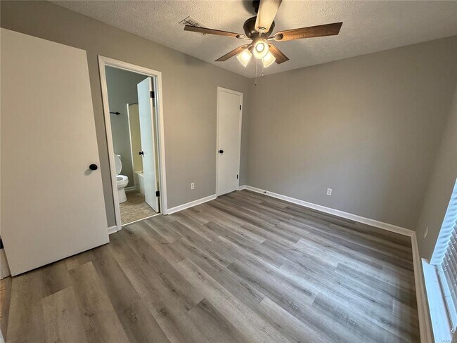 Building Photo - 463 Durden Rd