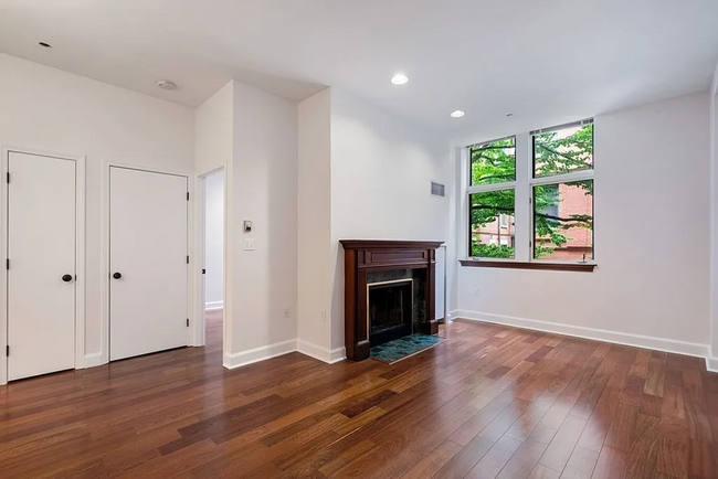 Building Photo - Perfect 1 Bedroom 1 Bathroom