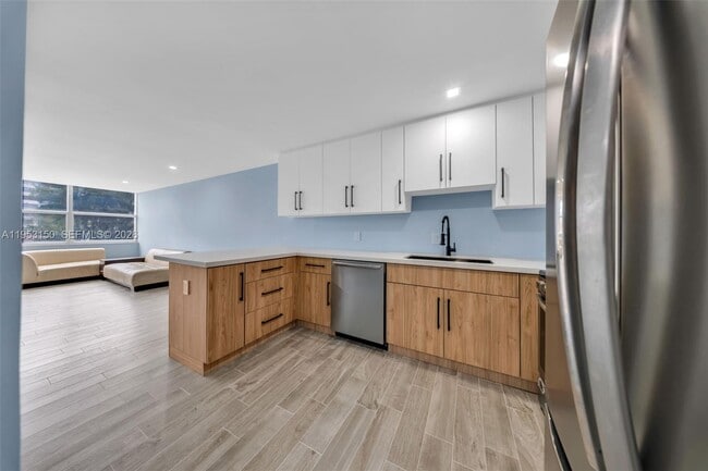 Building Photo - 1200 NE Miami Gardens Dr