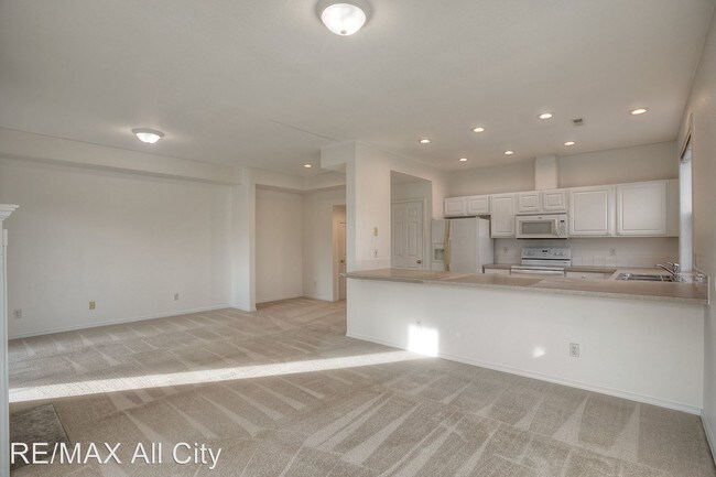 Building Photo - 4 br, 2.5 bath Apartment - 2026 SW 152nd St