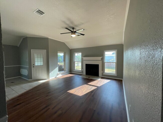 Building Photo - 1098 Dane Dr