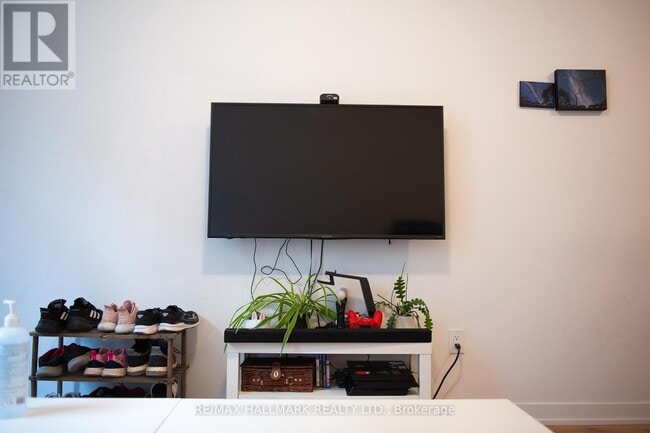 Photo du bâtiment - 75 Simcoe St N