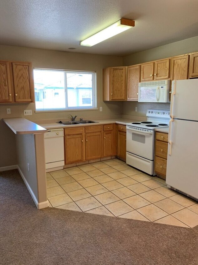 Primary Photo - Spacious 1 bedroom Apt. at the Greentree c...