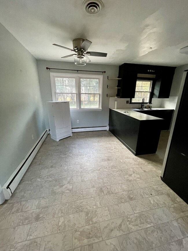 Building Photo - 1002 Sherwood Cir