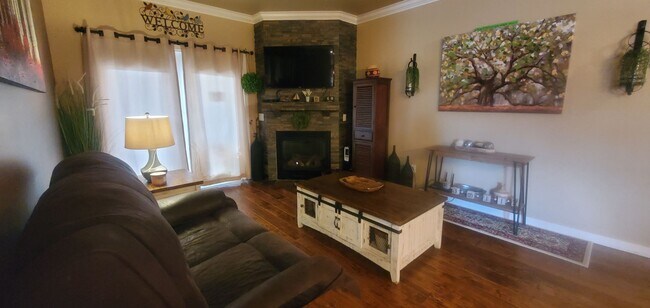 Foto del edificio - 2 Bedroom Furnished Monterra Condo