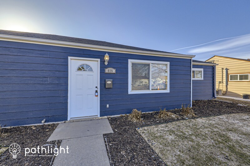 Primary Photo - 825 Zion St, Aurora, CO, 80011