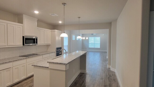 Foto del edificio - COMING SOON - 3/2/2 Godley ISD + Pet Welcome