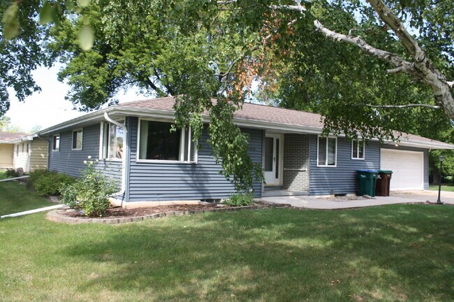 Foto del edificio - 3 Bedroom Ranch in Appleton