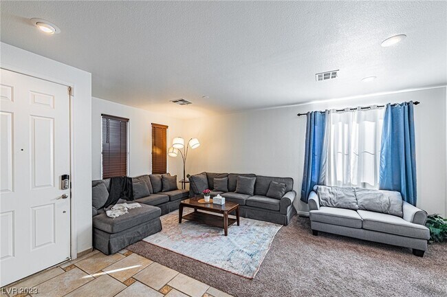 Foto del edificio - 10303 Wood Plank Ln
