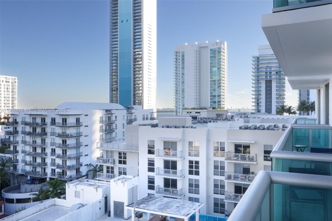 Building Photo - 333 NE 24th St