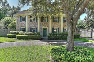Building Photo - 14627 Carolcrest Dr