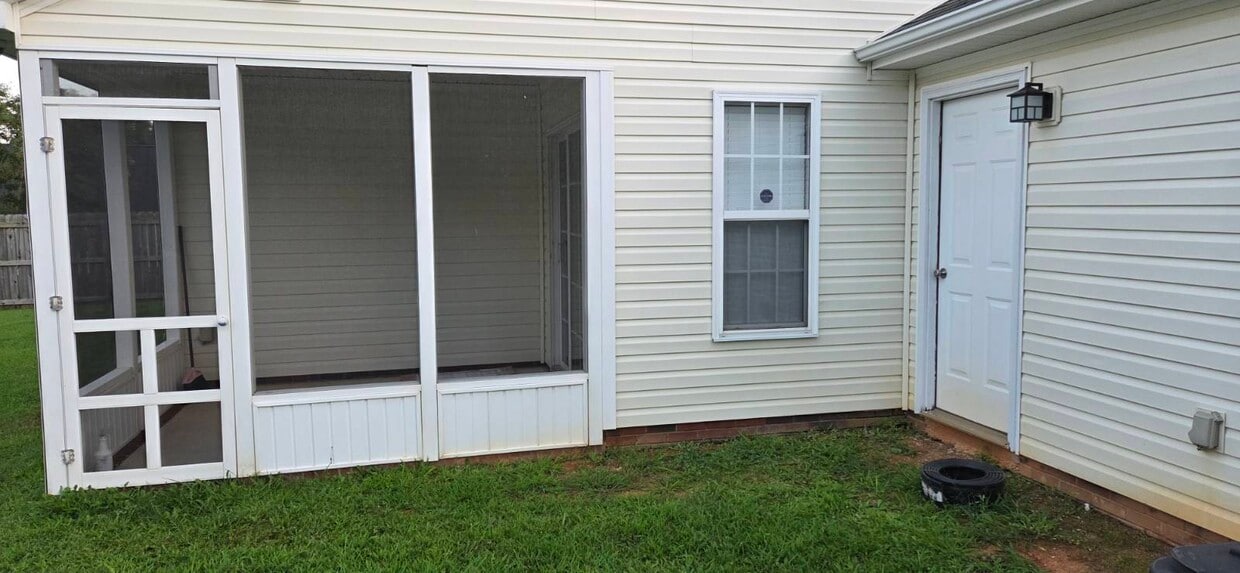 Screened porch - 3265 Trenchard Ln