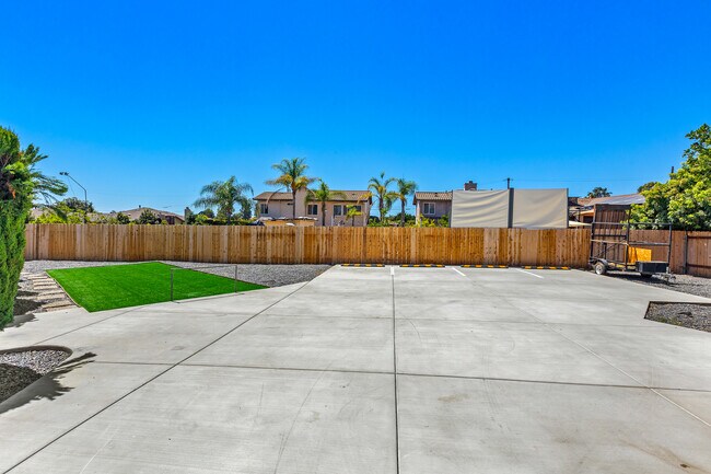 Building Photo - 5590 Shasta Ln