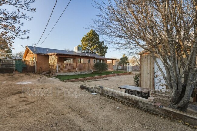 Building Photo - 1700 Gschwind Pl SW