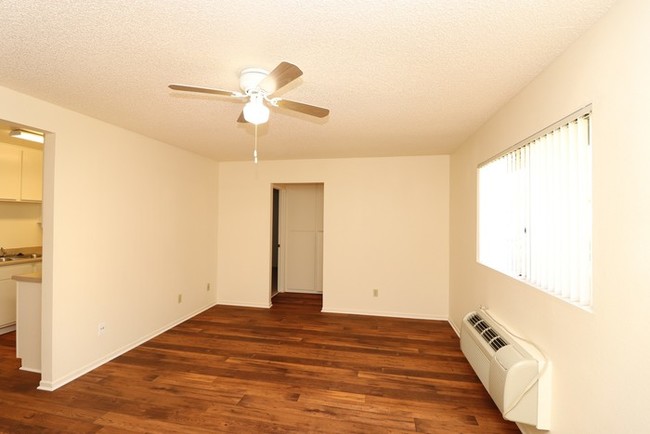 Building Photo - 1515 Montecito Rd